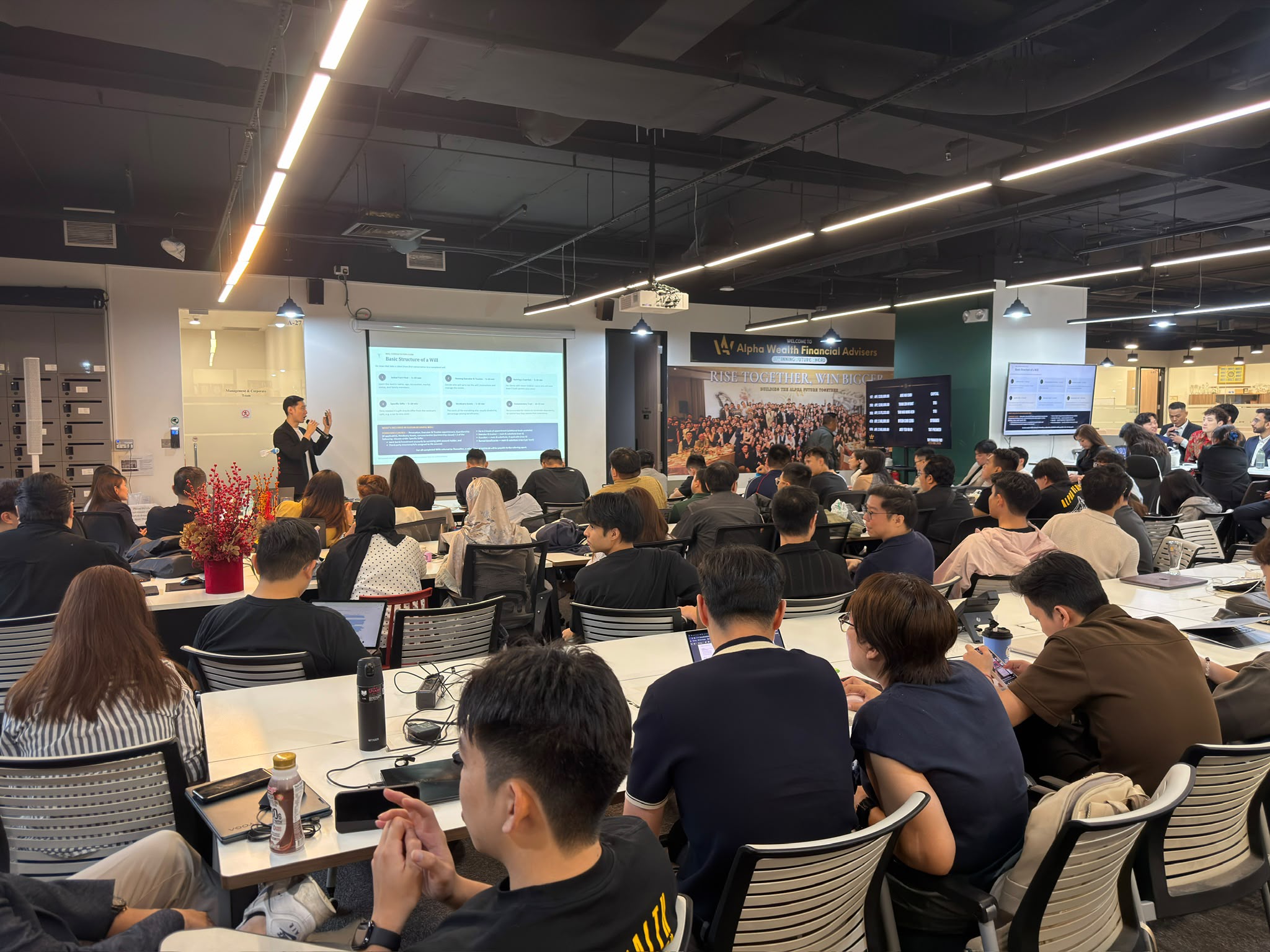 Wide view of sharing session audience